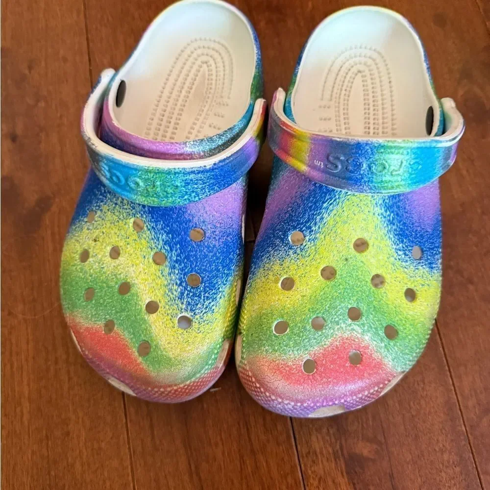 Crocs Women’s Colorful tie dye Clogs size 6